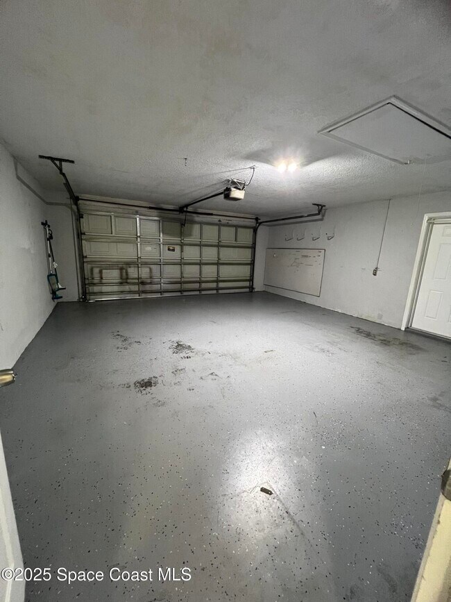 Building Photo - 440 River Grove Ct