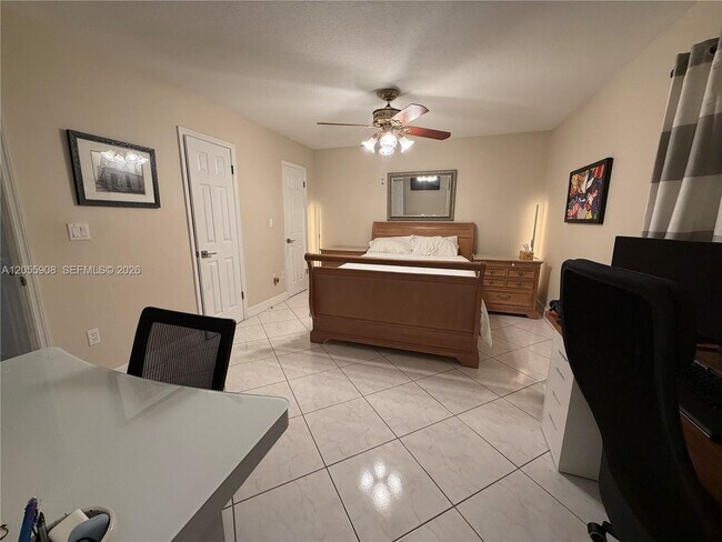 Building Photo - 6932 Crown Gate Dr