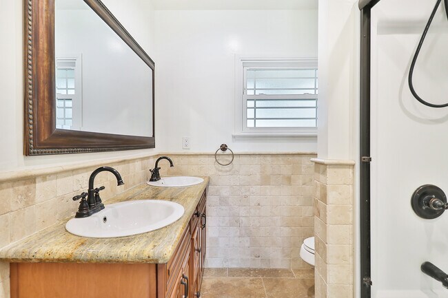 Building Photo - 8601 Santa Susana Plz