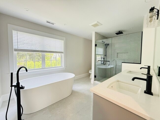 Building Photo - 67 Overbrook Dr