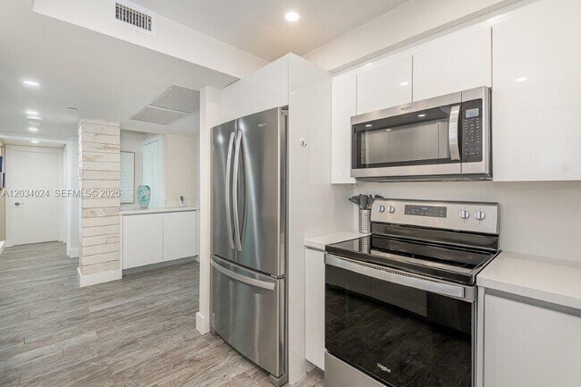 Building Photo - 2301 Collins Ave