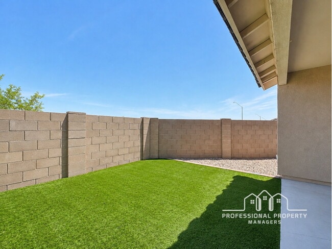 Building Photo - 3-bedroom, 2-bathroom home in Desert Sky