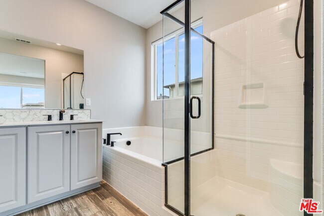 Building Photo - 713 Daniel Freeman Cir