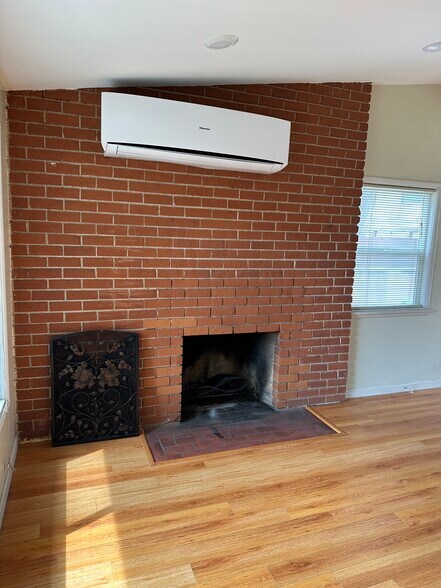 Building Photo - 3858 Bentley Ave