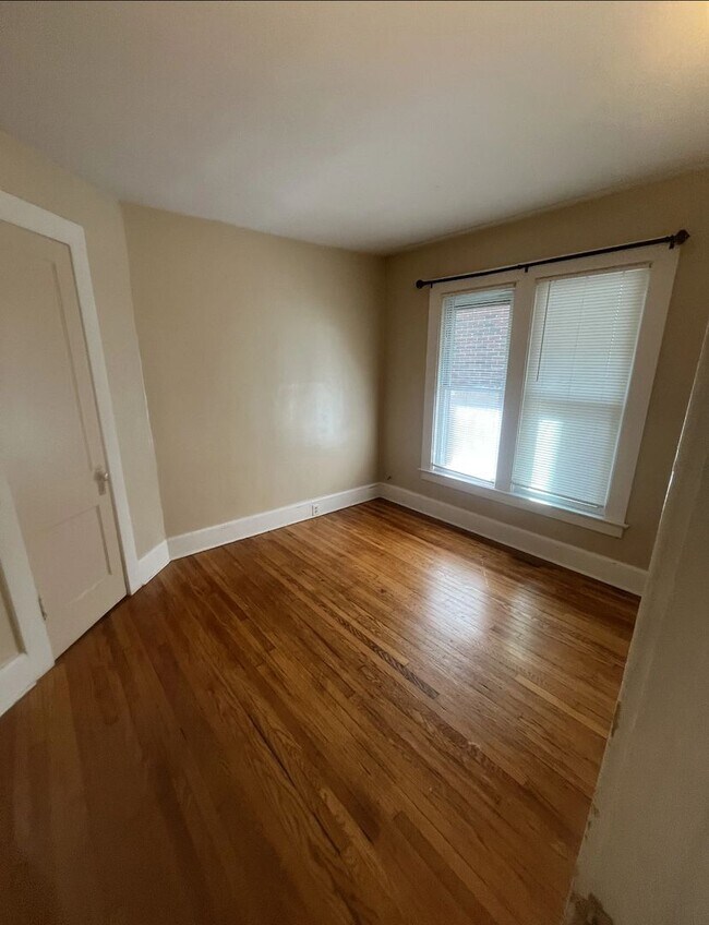 Building Photo - 519-521 Clarendon Street