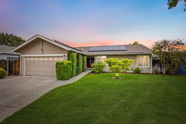 Building Photo - 464 Edelweiss Dr