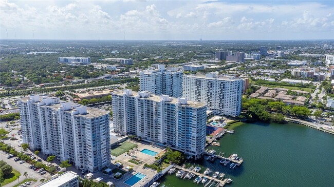 Building Photo - 18081 Biscayne Blvd