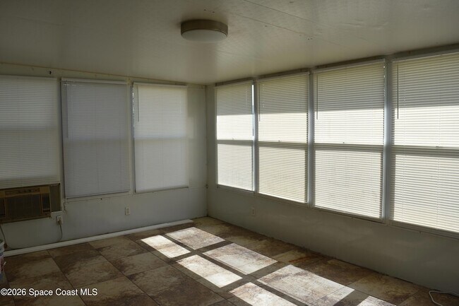 Building Photo - 640 Murset Ave SE
