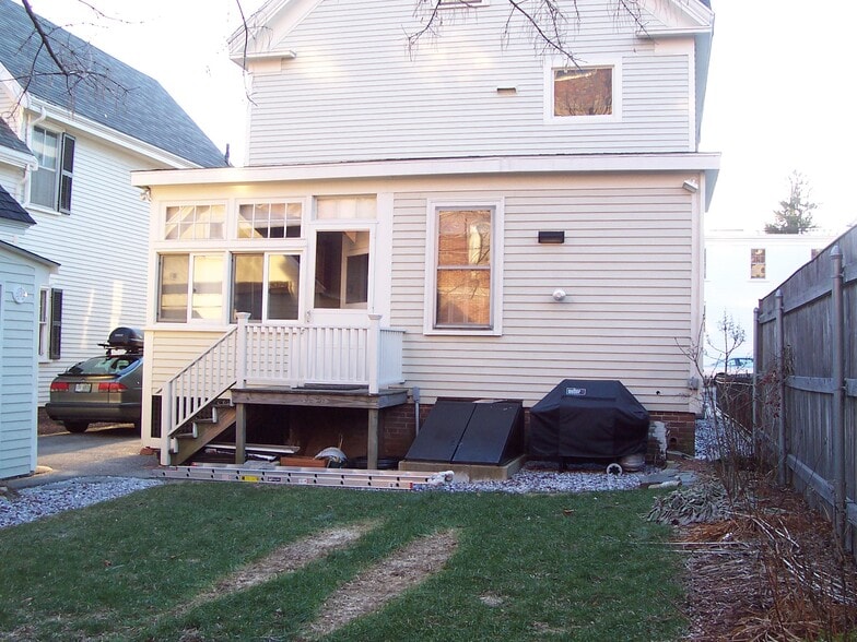 Building Photo - 19 Rogers St