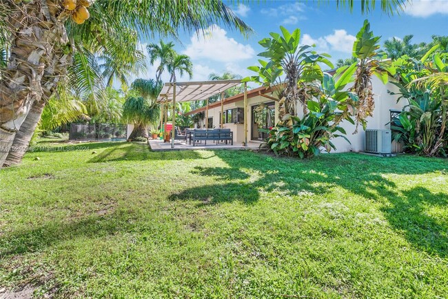 Building Photo - 9451 E Calusa Club Dr