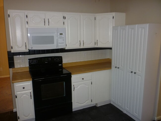 Building Photo - Parker Home in The Pinery!!