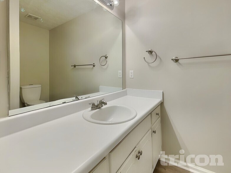 Building Photo - 434 Creek View Ct