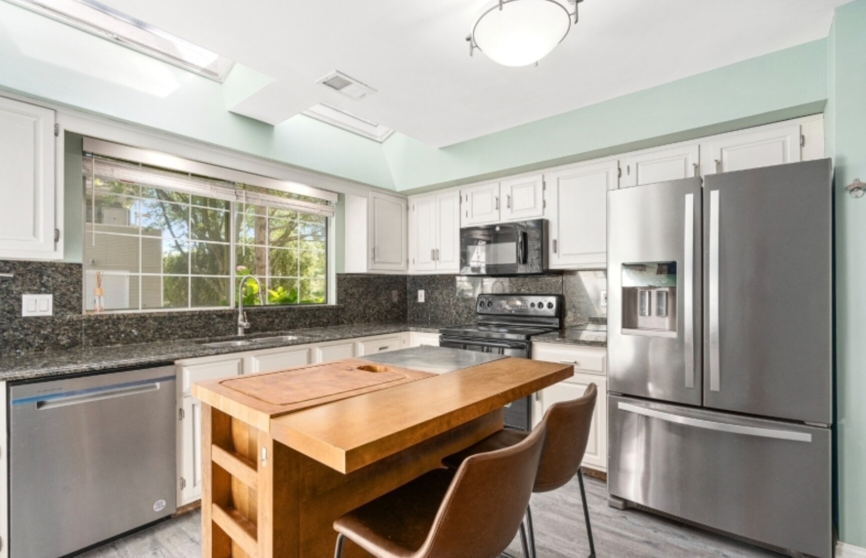 Building Photo - 11 Bentley Ct