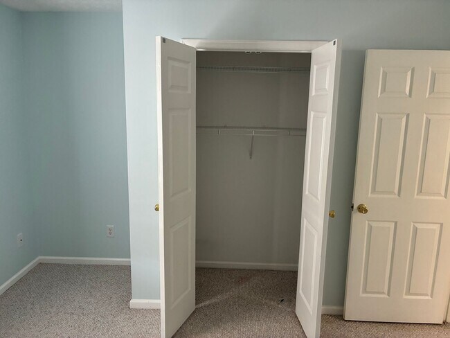 Building Photo - 3 Bed 2 Bath Newport Home Available now