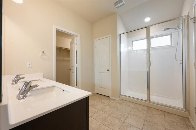 Building Photo - 208 Plata Ln