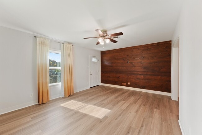 Building Photo - 210 Rouse St