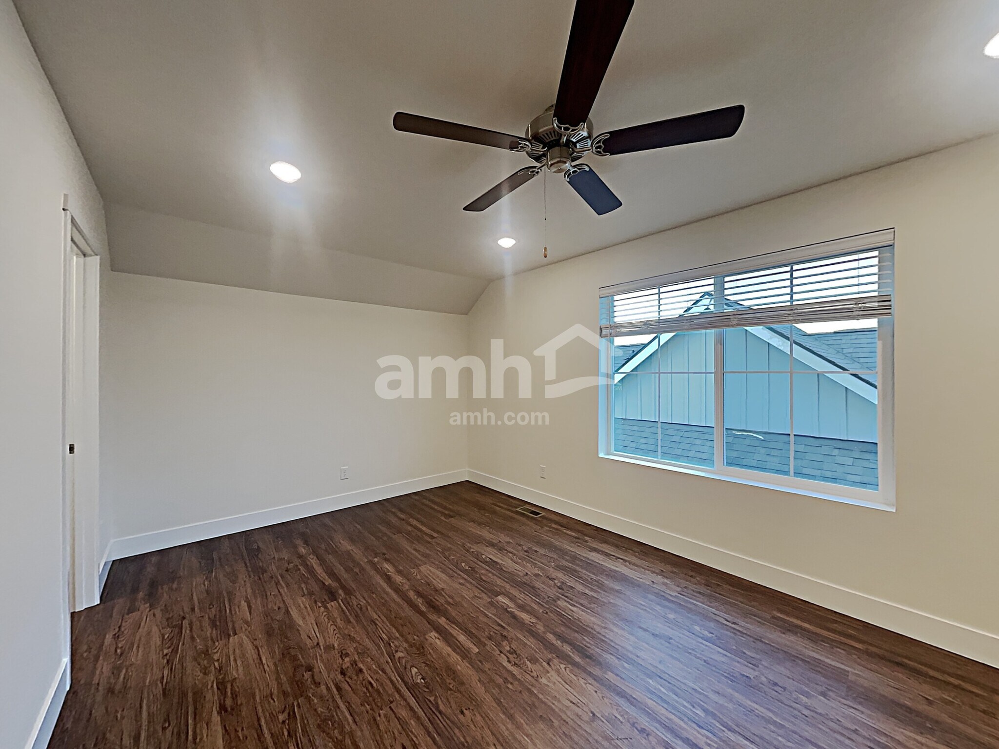 Building Photo - 33030 Lookout Ln