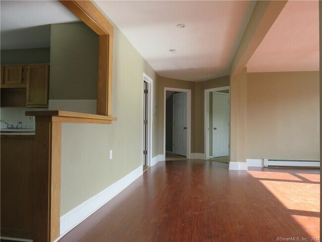 Building Photo - 760 Farmington Ave