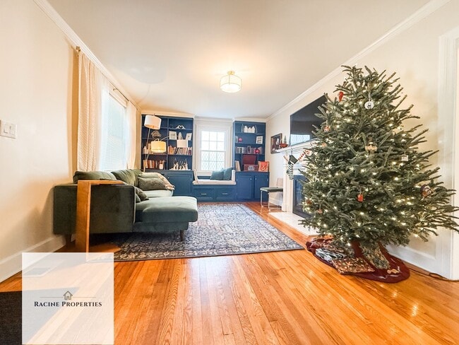 Building Photo - Two-bedroom cottage available near Downtown Greenville