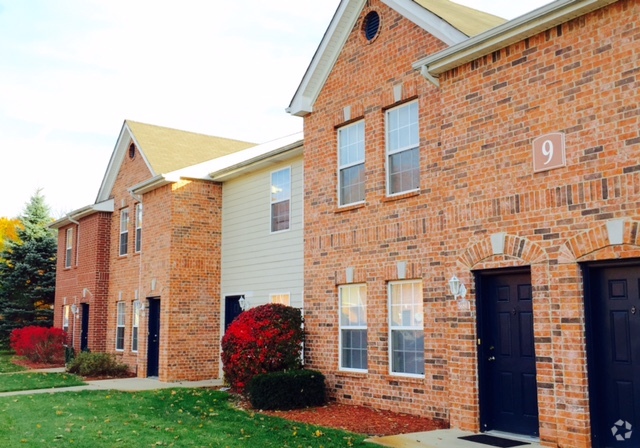 Fall at Brookstone Apartments, Battle Creek, Mi - Brookstone Apartments