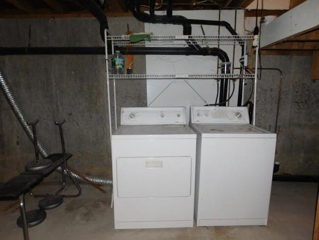Building Photo - 3 bedroom in Cumberland RI 02864