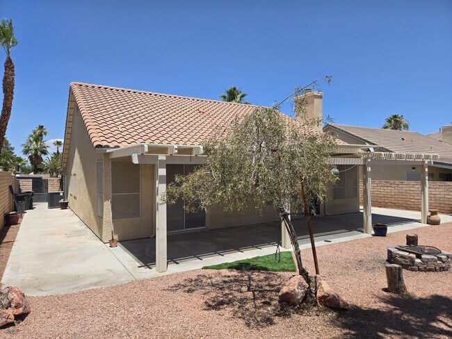 Building Photo - 8417 San Ramon Dr