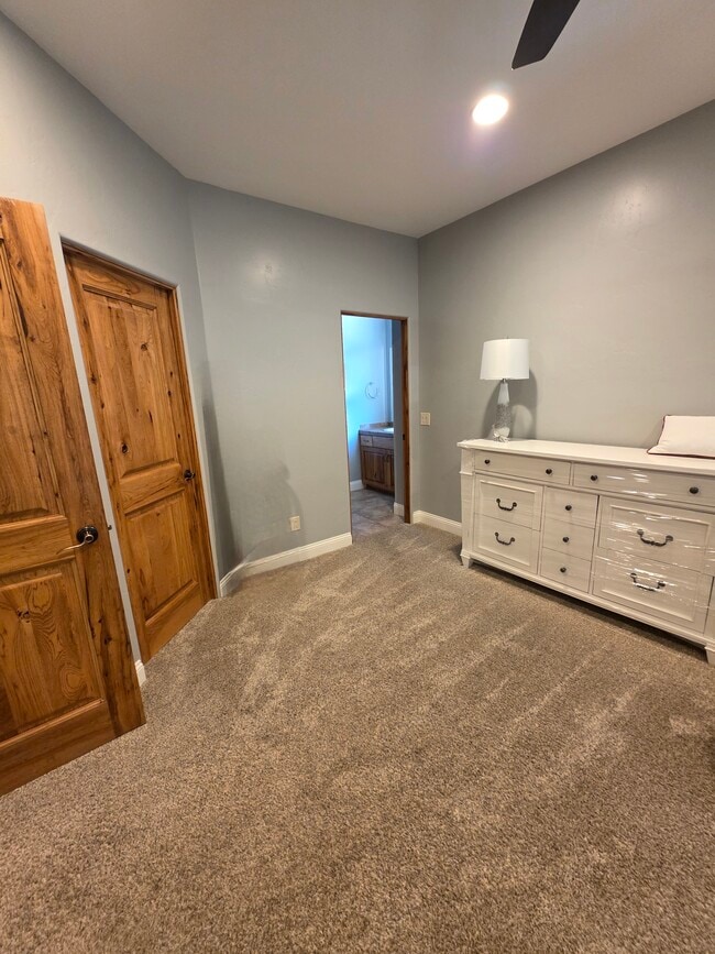 Building Photo - 3209 Silver Fox Dr