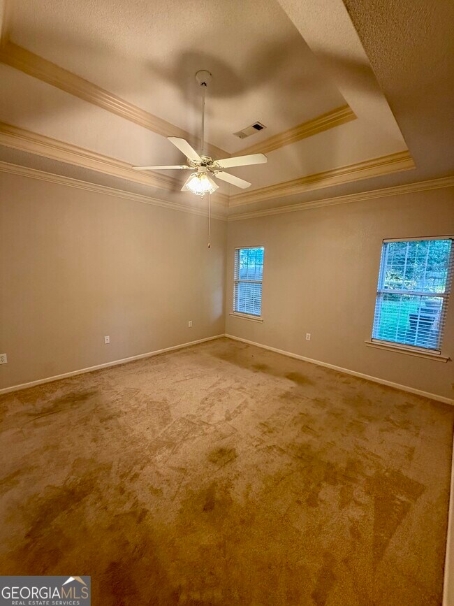 Building Photo - 213 Carrington Ln