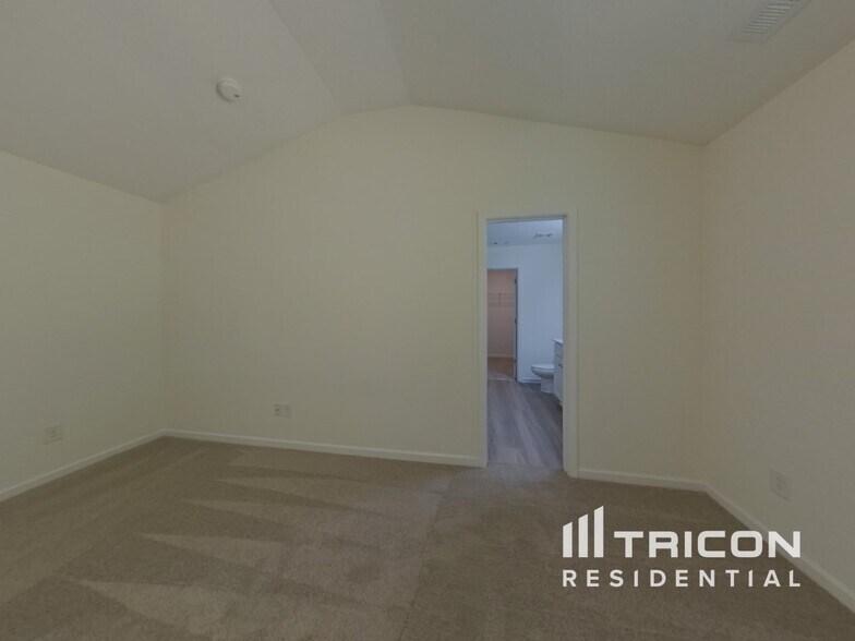 Building Photo - 2729 Yurman Rd