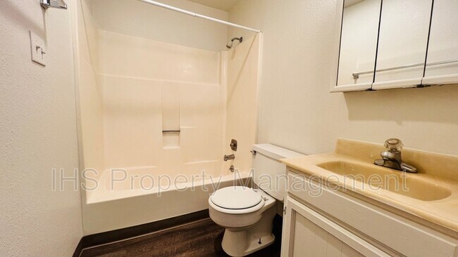 Building Photo - 409 Benham St