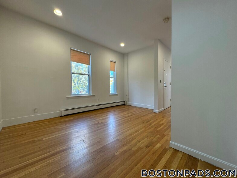 Building Photo - 2 Torpie St