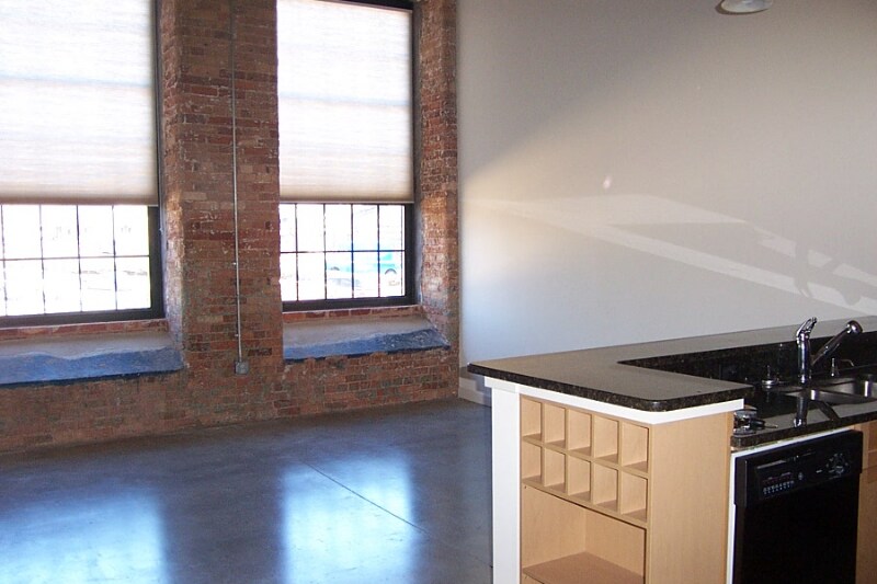 Building Photo - 400 Mills Ave