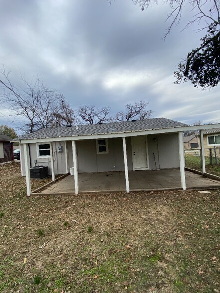 Building Photo - 1231 E Bryan Ave