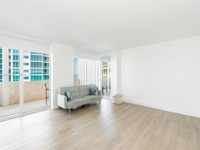 Building Photo - 10275 Collins Ave