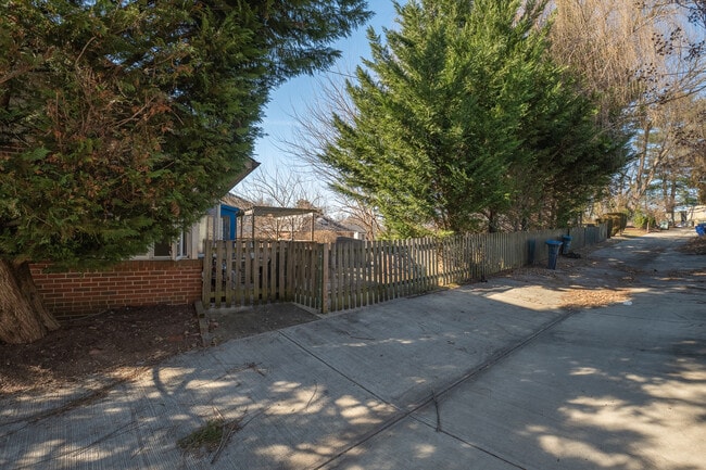 Building Photo - 1407 Leegate Rd NW