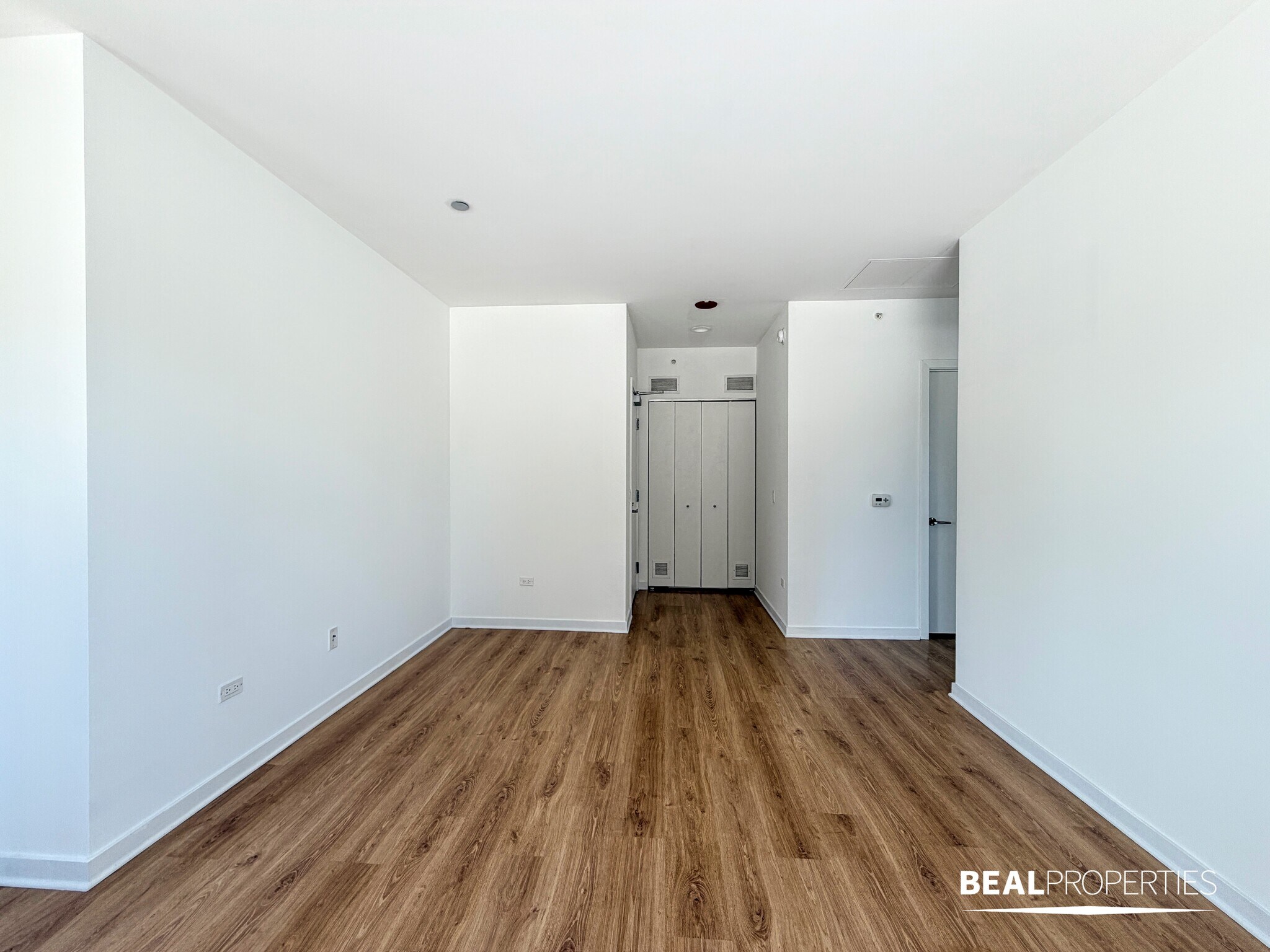 Building Photo - 548 W Webster Ave