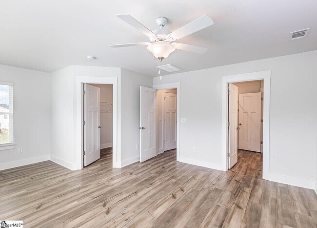 Building Photo - 110 Creekhill St