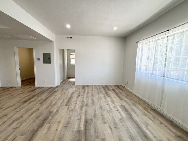Building Photo - 1090 S 1100 E