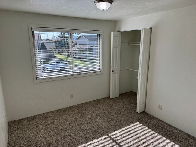 Building Photo - Updated 2 bedroom 1.5 bathroom duplex!  $200.00 MOVE-IN SPECIAL