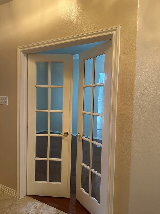 Building Photo - 11402 Softbreeze Ct