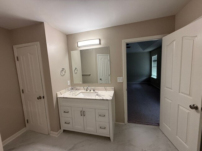 Building Photo - Beautifully Renovated Home in Trussville City Schools – Fireplace & 2-Car Garage