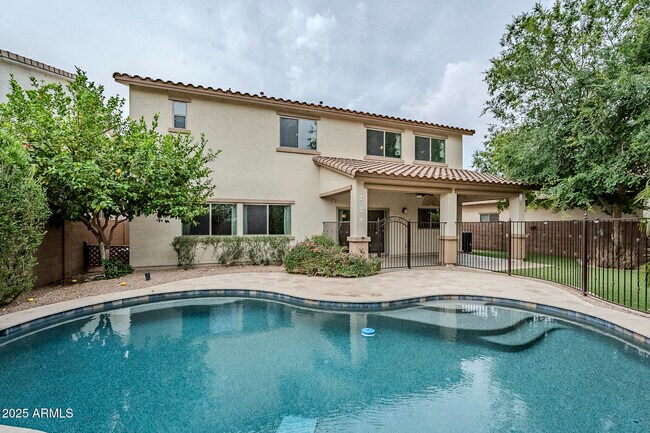 Building Photo - 2744 E Donato Dr