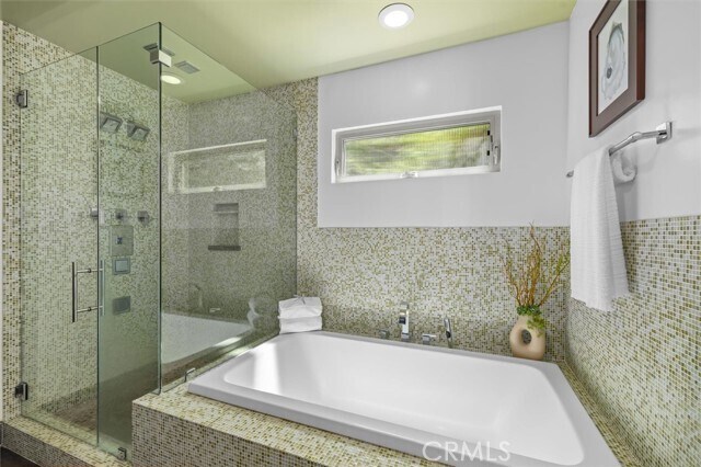 Building Photo - 330 Calle de Arboles