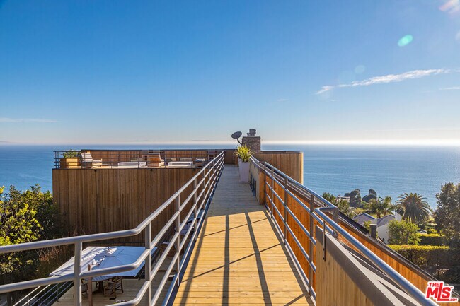 Building Photo - 3900 Villa Costera