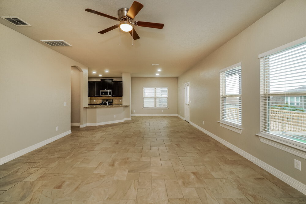 Building Photo - 640 Community Dr