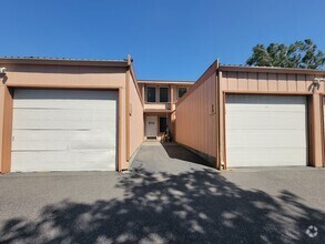Building Photo - Updated 2-Bedroom Apartment with Pool, Bal...