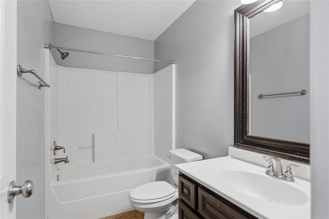 Building Photo - 605 Inverleith Cir