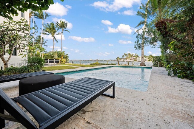 Building Photo - 617-625 E Dilido Dr