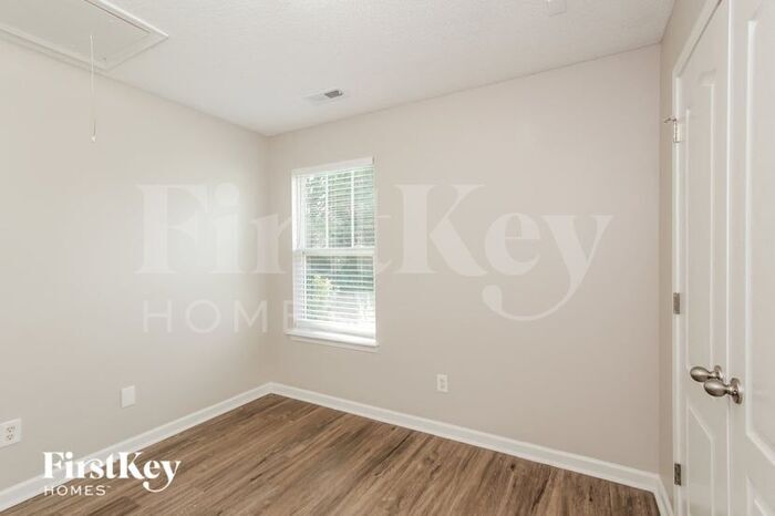 Building Photo - 136 Peterborough Dr