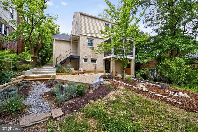 Building Photo - 6017 Inwood St